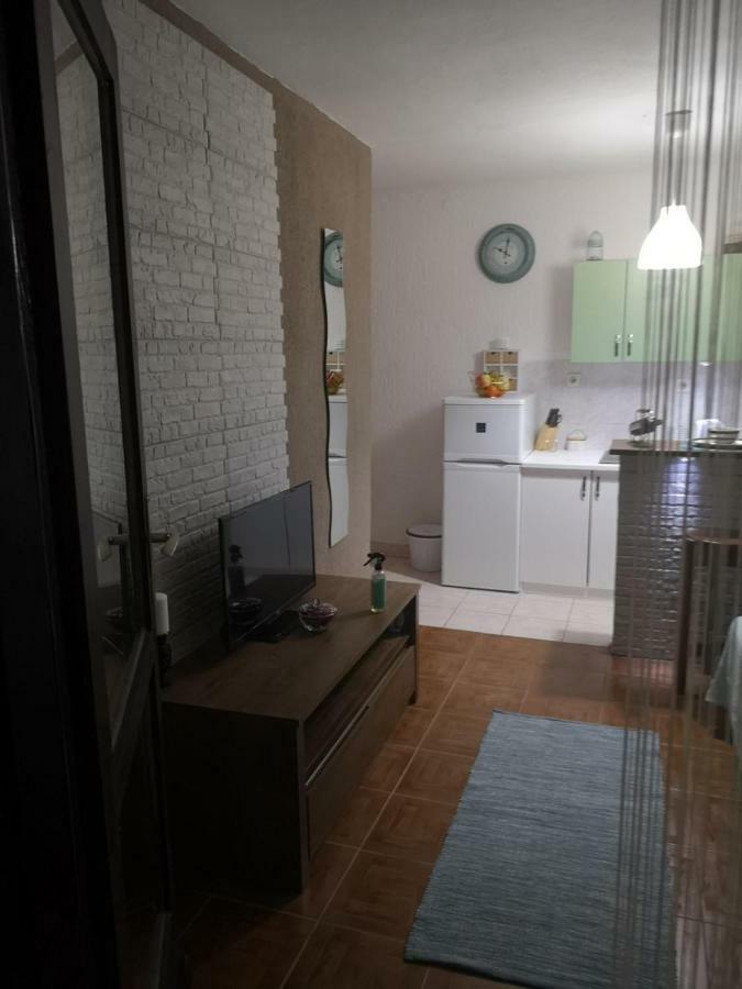 Apartmani Sarm Vir Exterior foto